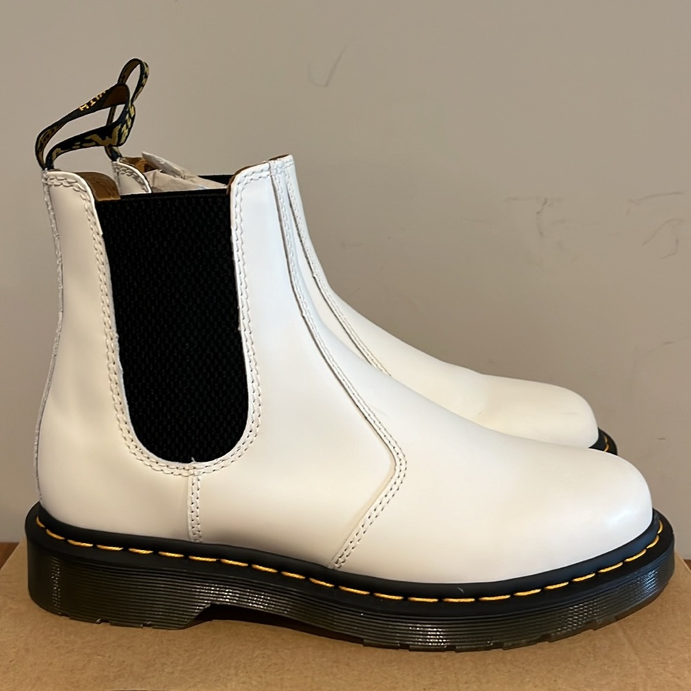 Never Worn w/Box Dr Martens 2976 White Leather Chelsea Boots W Size 8